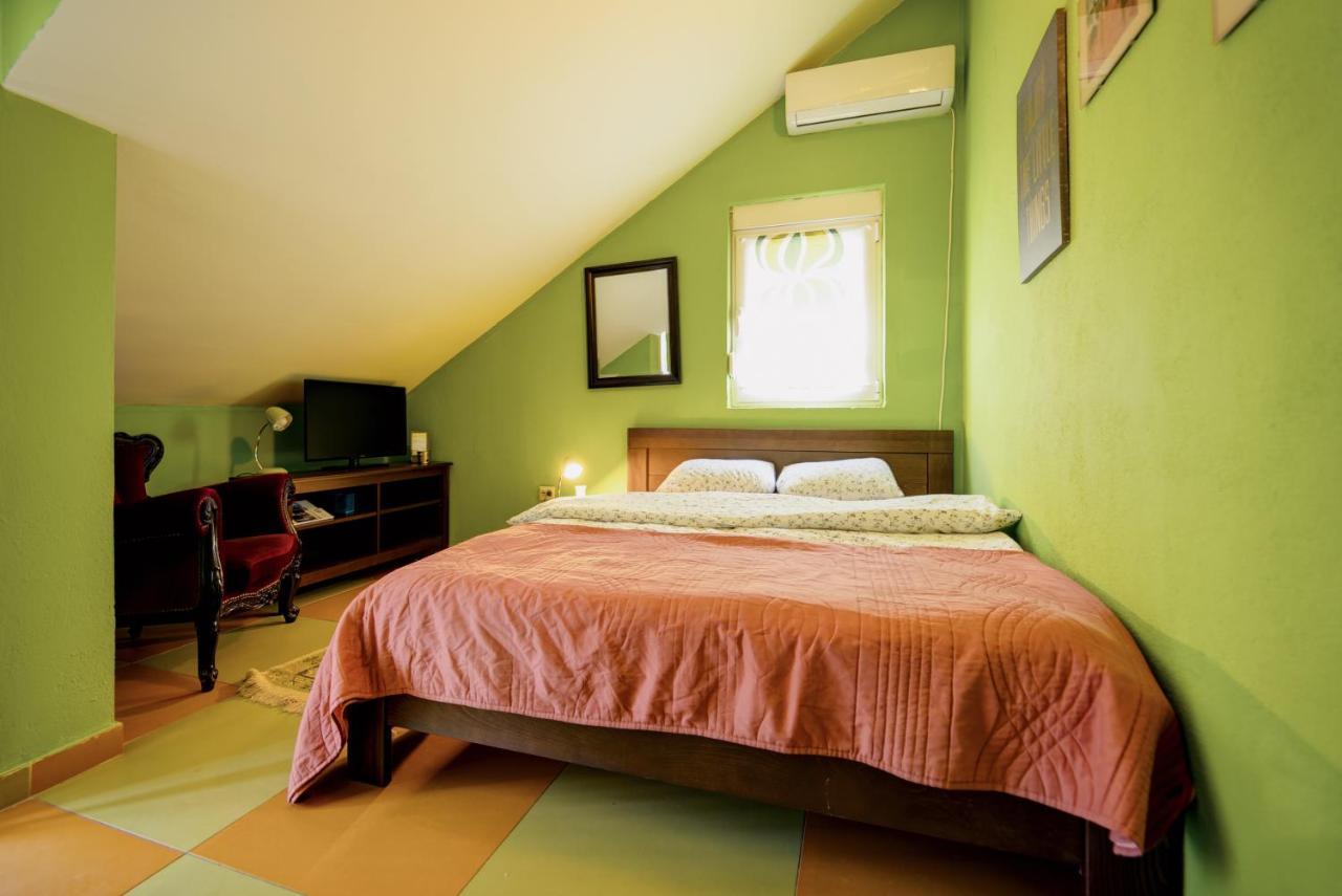 Q Podgorica Beds,Rooms And More ภายนอก รูปภาพ